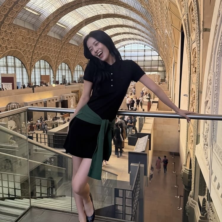 어릴 때 안 다녀봤나?…23세 안유진 “미술관은 처음이라”