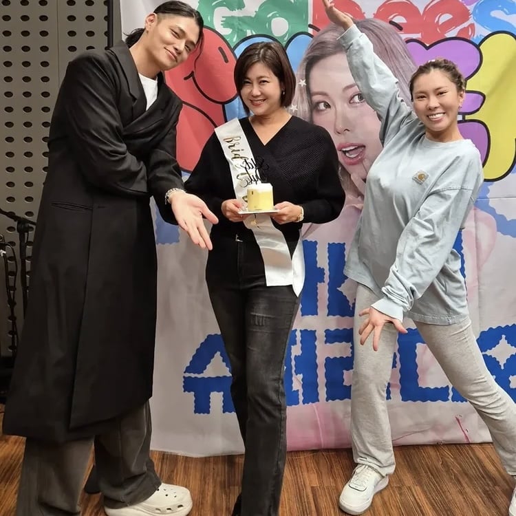 ‘4월의 신부’ 솔비, 결혼 준비하니 리즈 갱신…케이크 들고 센터 차지