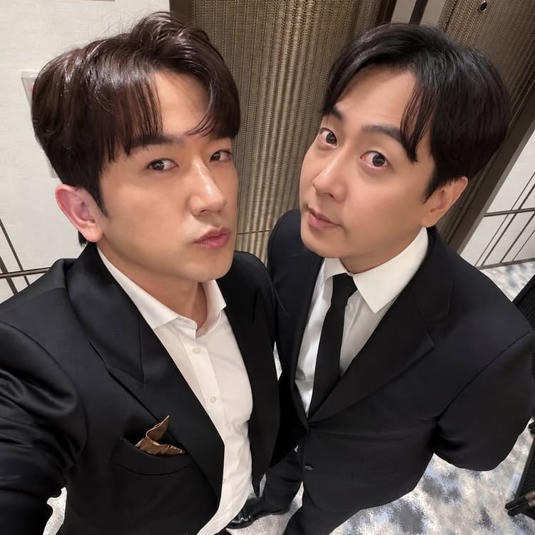 앤디, 45세인데 볼살이 통통해…형 옆에서 신화 막내미 뿜뿜