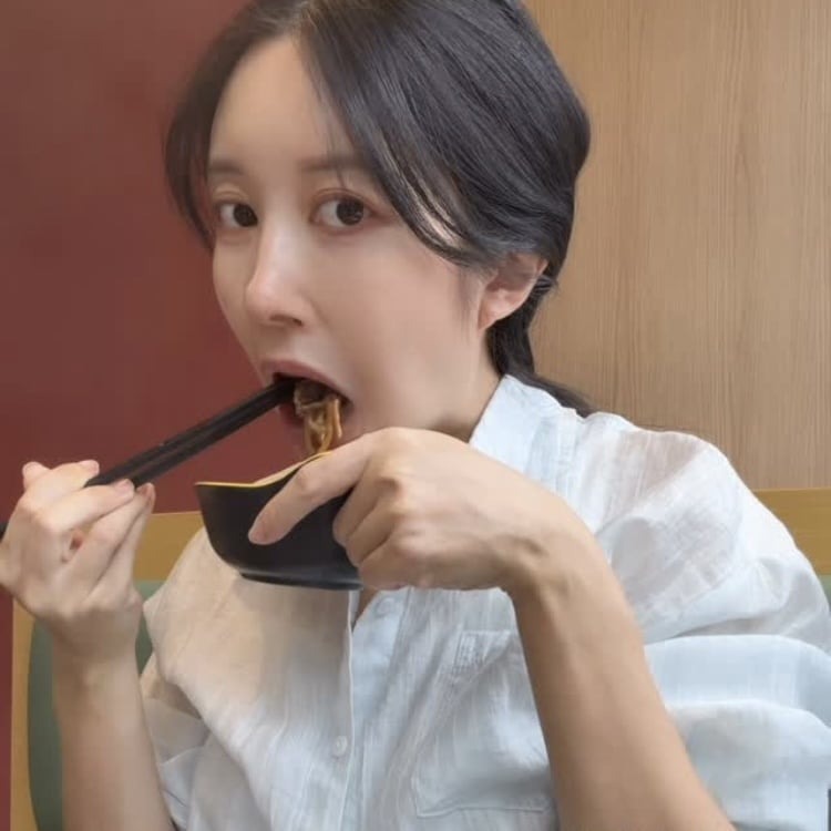 이지훈보다 14살 어린 아내, 만삭에 훠궈 먹방…입 터질 정도로 와앙