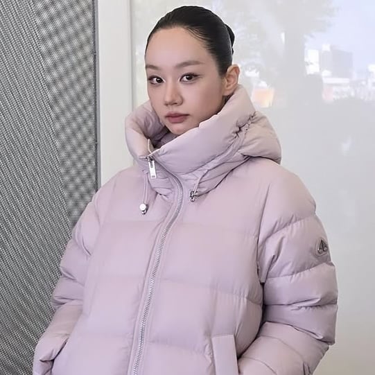 혜리, 두피 안 아픈가…머리카락 한 올도 튀어나오지 않게 올백