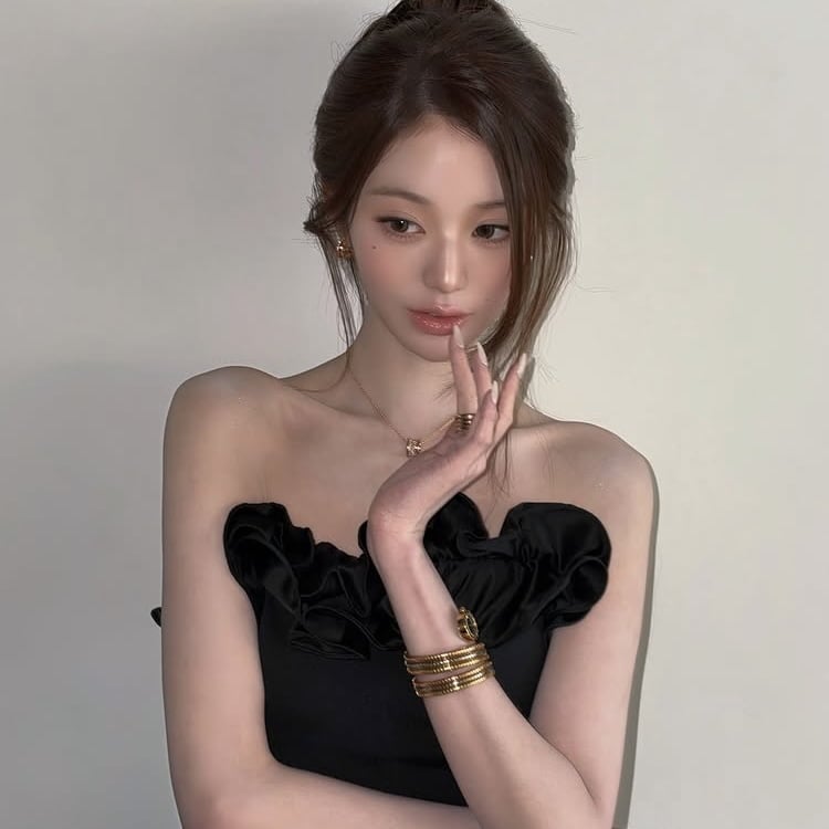 장원영, 쇄골에 물 고이겠어…뼈말라에 불가리 조합