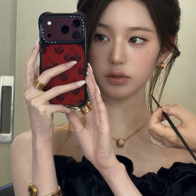 장원영, 쇄골에 물 고이겠어…뼈말라에 불가리 조합