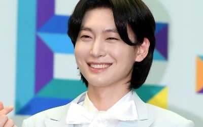 [공식] 김용빈, 막대한 계약금도 거절했다…"힘들 때 손 내밀어 줘" 의리 지키며 재계약