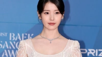 [전문] "다 제 책임, 오해 풀고파"…아이유, 결국 입 열었다 '스타일링 논란·홍보 부족' 해명