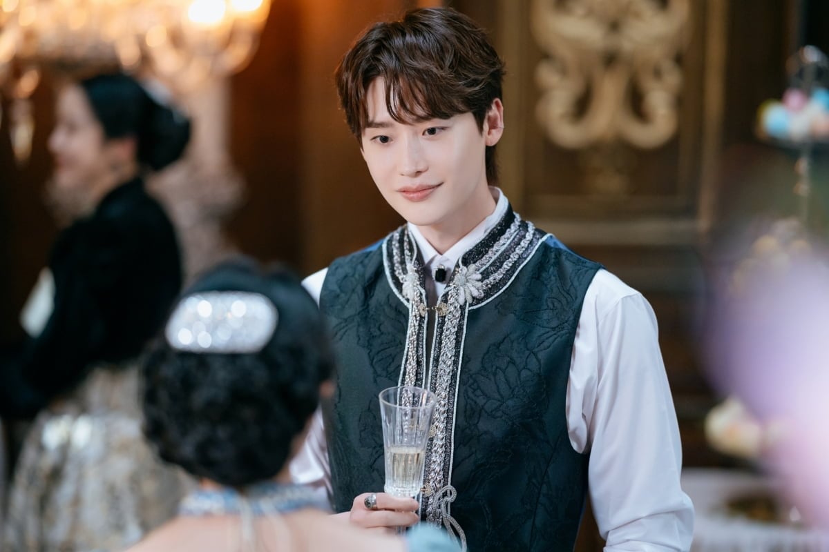 이종석이 서왕국 왕자로 변신해 신민아와 로맨스를 그린다./ 사진제공=디즈니+