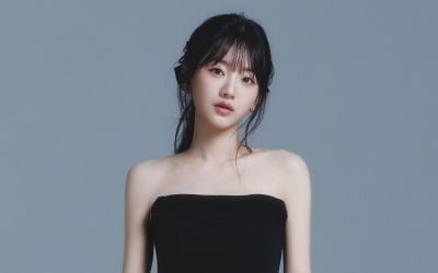 조이현, 열일하더니 분위기 확 달라졌네…가녀린 어깨 라인 눈길