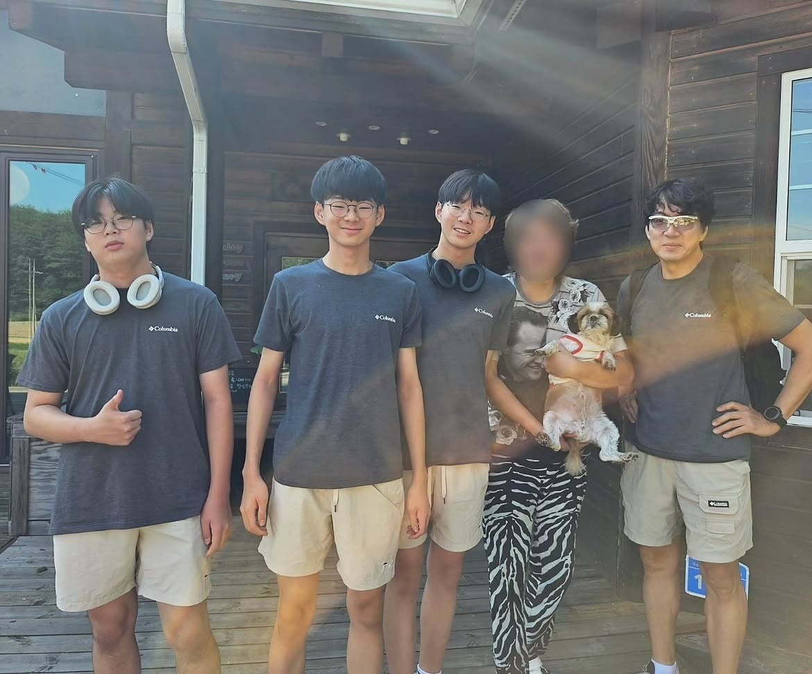 송일국과 삼둥이의 근황이 공개됐다. / 사진=SNS