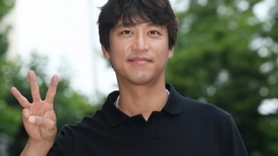 [공식] '비연예인♥' 오만석, 기쁜 소식 알렸다…아나운서 출신 정다은과 '완벽한 몸' MC 발탁