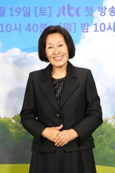 "죽지 마세요" 85세 김혜자, 65년 만에 감춰둔 상처 꺼냈다…봉준호→이병헌까지 참여 ('안부')