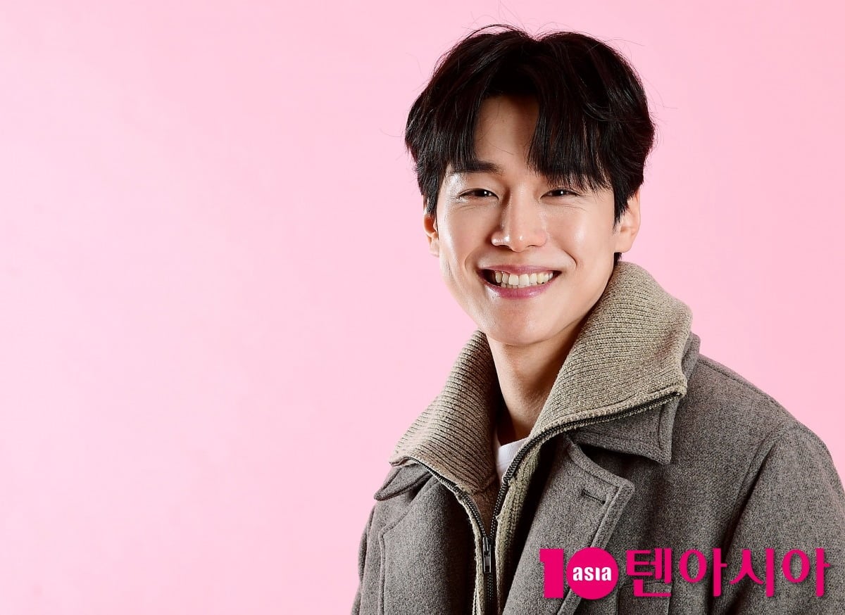 배우 강유석이 매실 수확부터 40인분 나눔 밥상 준비까지 나서며 일손을 보탰다./사진=텐아시아DB