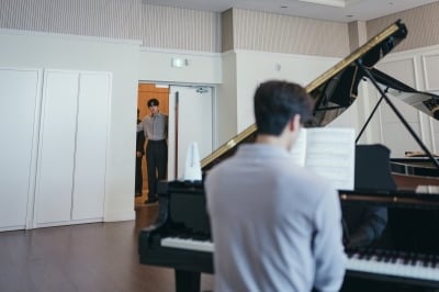 송강·이준영 종영 인터뷰는 없다…최종회 앞둔 '포핸즈', 해고 통보 뒤집을 마지막 승부수