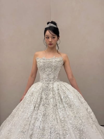 '32세' 혜리, 얼핏 보고 웨딩드레스인 줄…진짜 공주 됐다