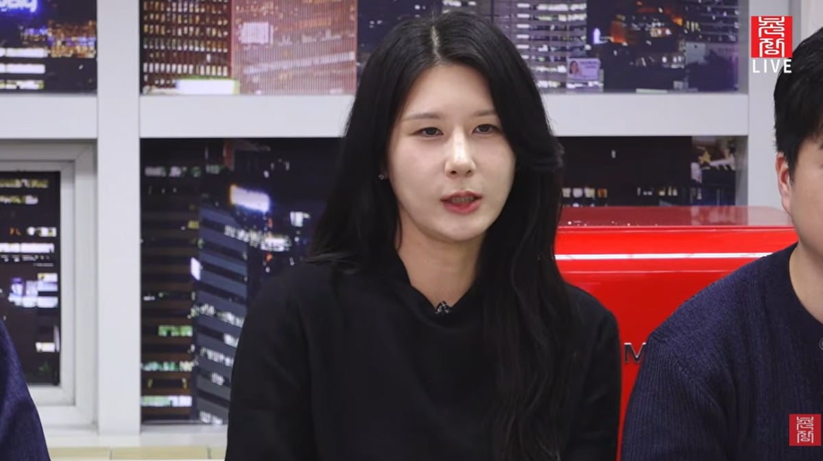 33기 영숙이 프로그램에 지원한 계기 중 하나가 이전 기수 출연자를 향한 관심이었다고 밝혔다./사진=유튜브 채널 '촌장' 캡처