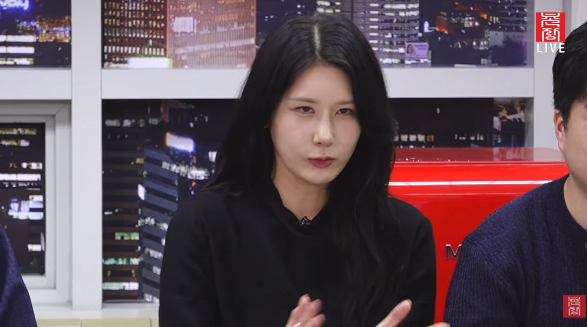 33기 영숙이 프로그램에 지원한 계기 중 하나가 이전 기수 출연자를 향한 관심이었다고 밝혔다./사진=유튜브 채널 '촌장' 캡처
