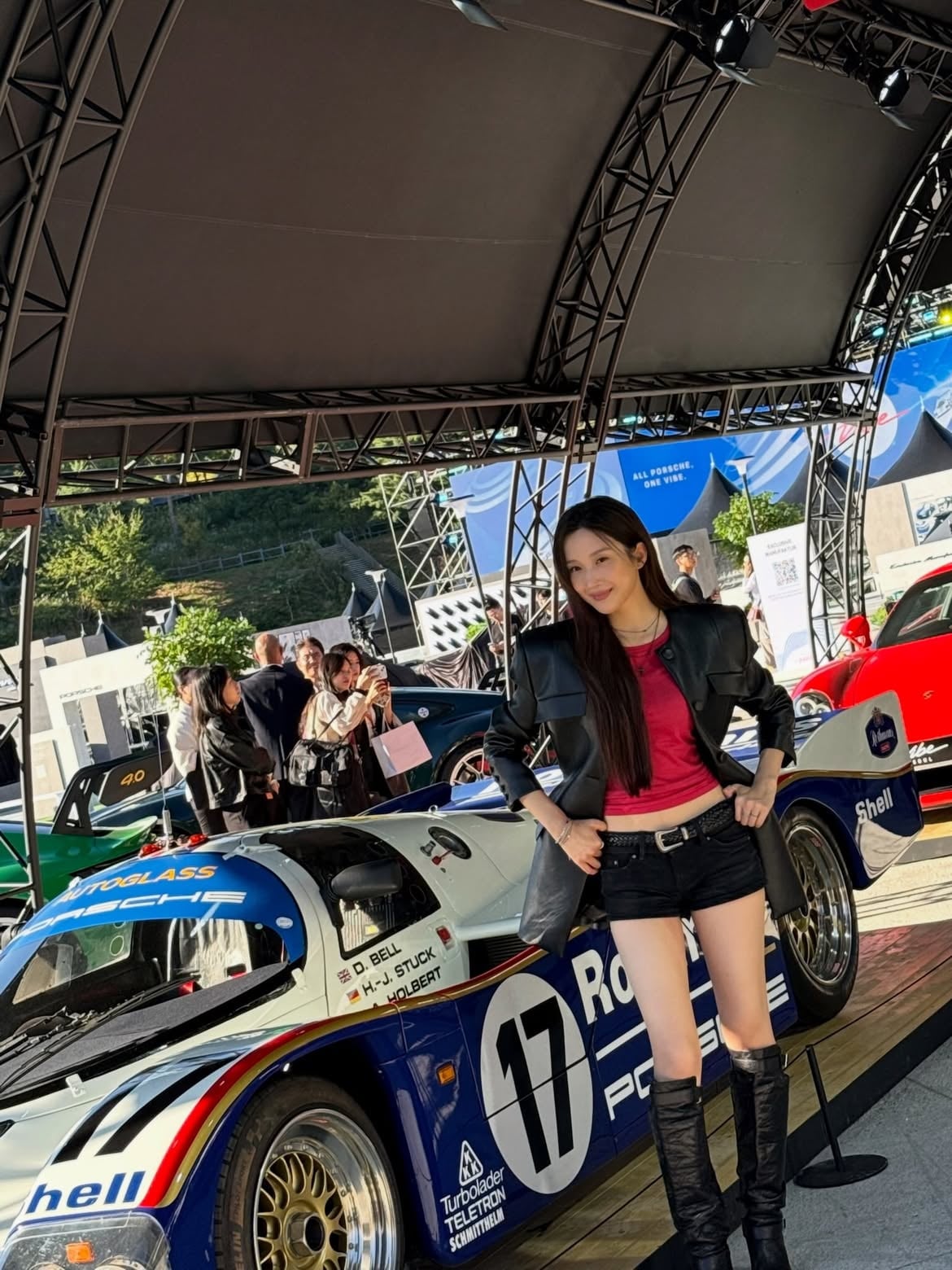 '47kg' 문가영, 포르쉐 앞에서 강렬한 변신…'청순함은 잠시 내려놓고'