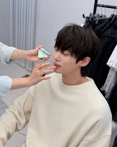 '키 187cm' 변우석, 나이 '35세' 안 믿기는 댕댕미…눈 질끈 감고 연하미 폭발