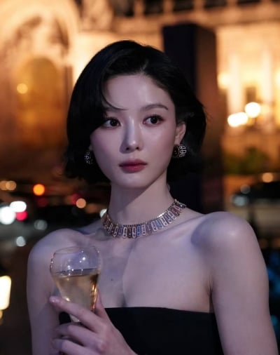 '27세' 김유정, 성숙미 터졌다…파리 밤 압도한 블랙 드레스 자