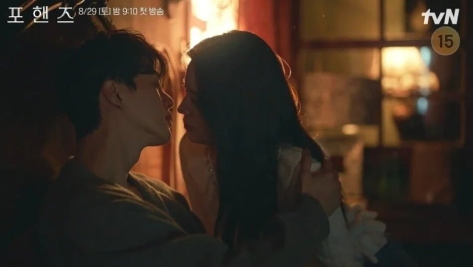 배우 장규리가 '포핸즈'에서 송강과 선보인 키스신에 대한 생각을 밝혔다./사진=tvN 방송 화면 캡처