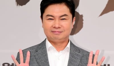 임원희, 13년 돌싱 생활 끝내나…베이비복스 이희진과 스킨십→100일 선물 ('미우새')