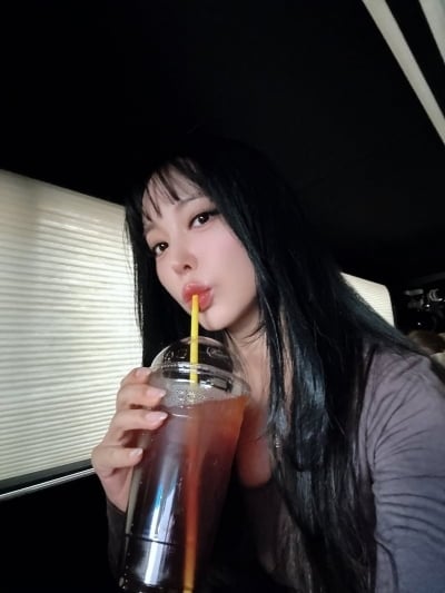 '41세' 홍진영, 앞머리 내리니 20살 같아…흑발하니 미모 물올랐네