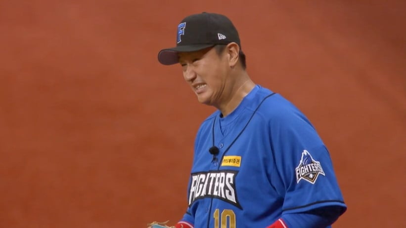 KBO FA 계약 총액만 176억원으로 알려진 이대호가 경기 도중 부상을 당한 뒤에도 타석에 들어선다. / 사진 제공 : 스튜디오C1 