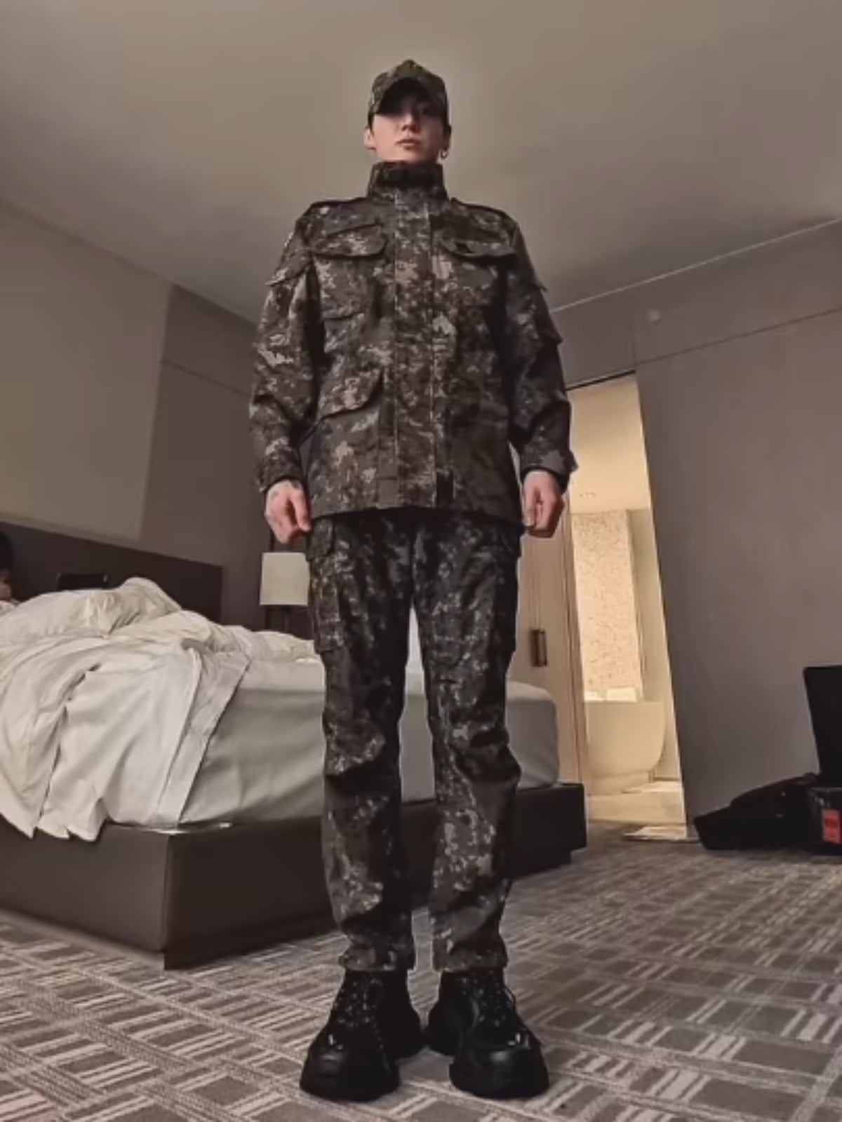 군복을 입은 BTS 정국. / 사진=정국 SNS 캡처