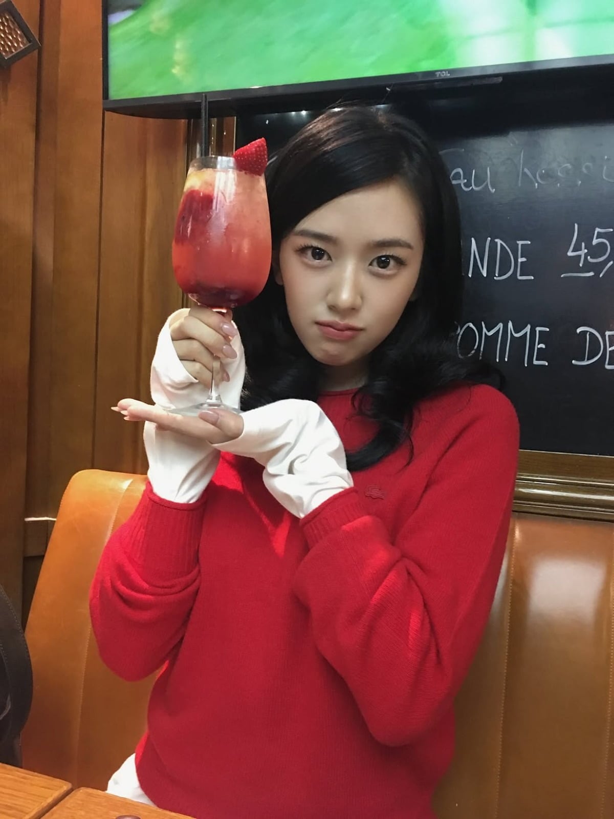 사진 = 안유진 인스타그램