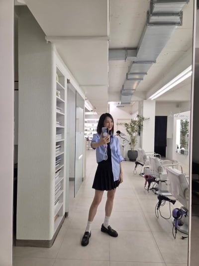 '58세' 채시라, 패션 센스 만큼은 '영크크'…미니스커트 입고 놀라운 각선미