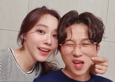 박성광♥이솔이, 이혼설 후 나란히 포착됐다…KCM 결혼식 참석해 축하 "아름다워"