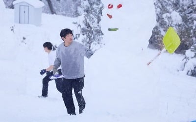기안84, '50cm 폭설' 마침내 마지막 영업…뜻밖의 삭발 요청 받았다 ('기안장2')