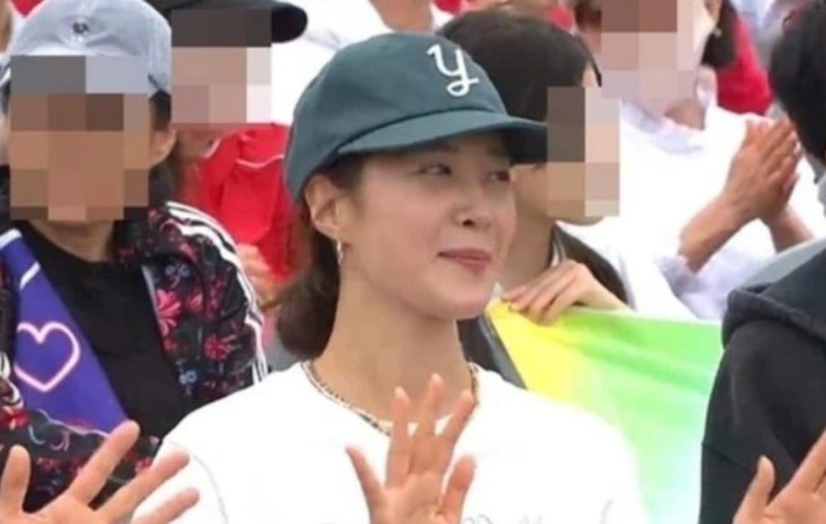 그룹 소녀시대 멤버 유리가 방청객에서 포착됐다. / 사진='전국노래자랑' 방송 캡처