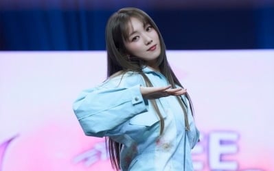 이성경, 소녀시대·미쓰에이·있지까지 소화했다…"특별하고 행복" 서울서 팬미팅 피날레
