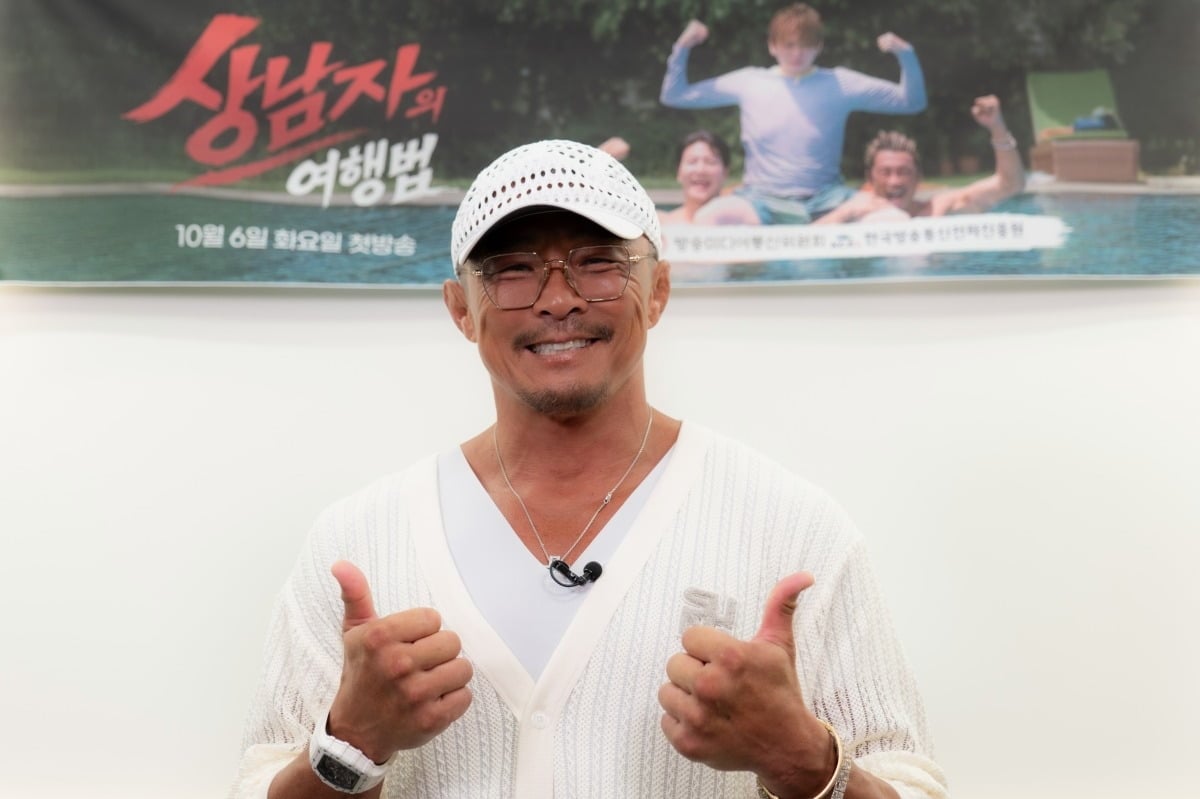 추성훈이 지코에게 받은 선물을 자랑했다./사진제공=SBS Plus·MBN 
