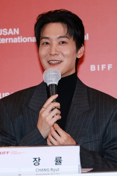 인사말 하는 장률[TEN포토]