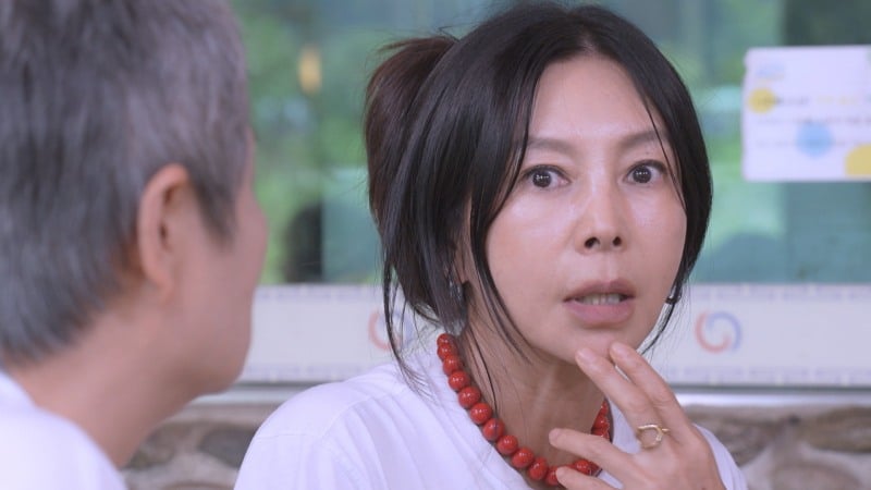 황신혜가 딸 이진이를 생각해 사전 연명 의료 의향서 등록을 결정한다./ 사진=KBS '같이 삽시다'