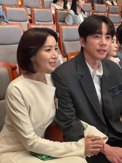 윤세아, 이준영 손 꼭 잡은 투샷 공개 했다…'포핸즈' 종영 비하인드