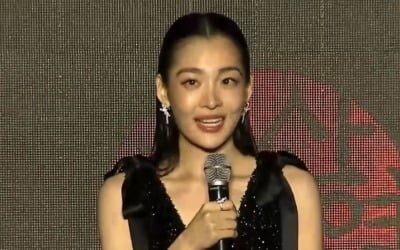 김민하 "작년에 부산에 빚졌다"…떨리는 목소리로 연 개막식 [BIFF]