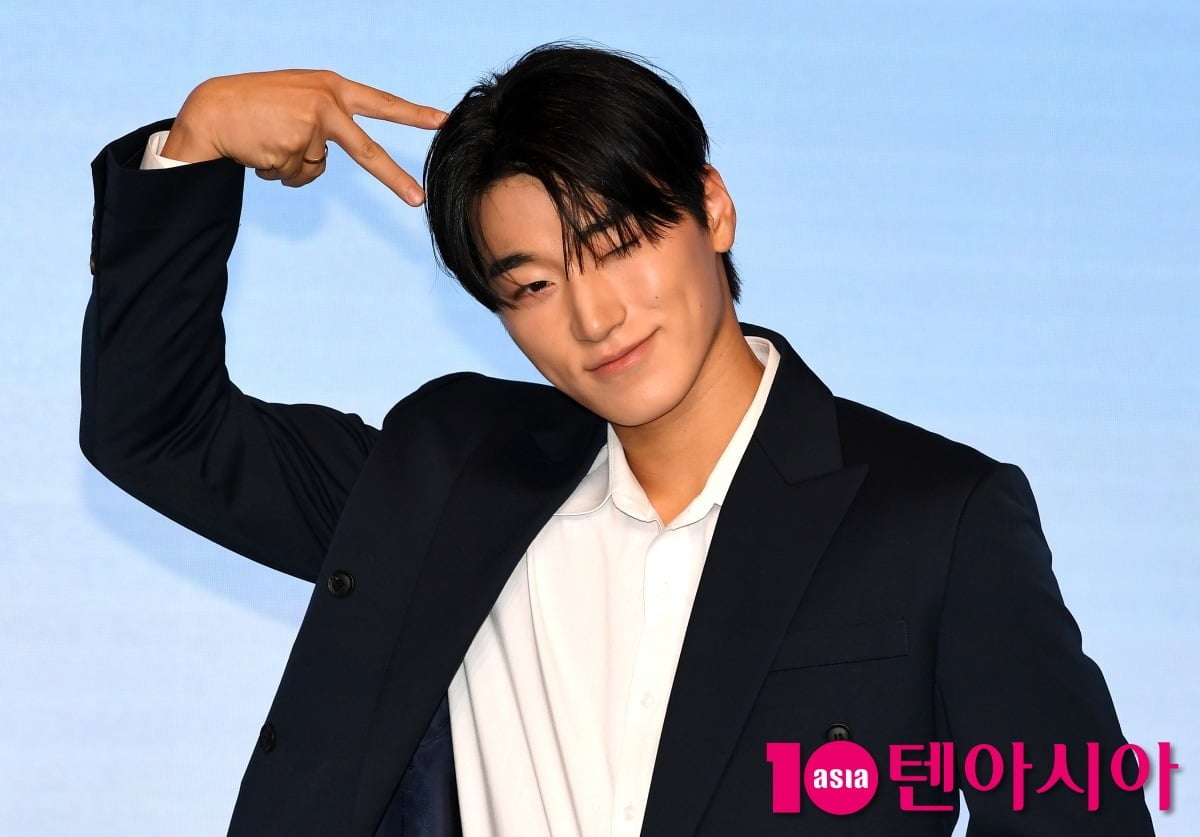 에이티즈 산이 최근 불거진 밀라노 열애설을 직접 언급했다./사진=텐아시아DB