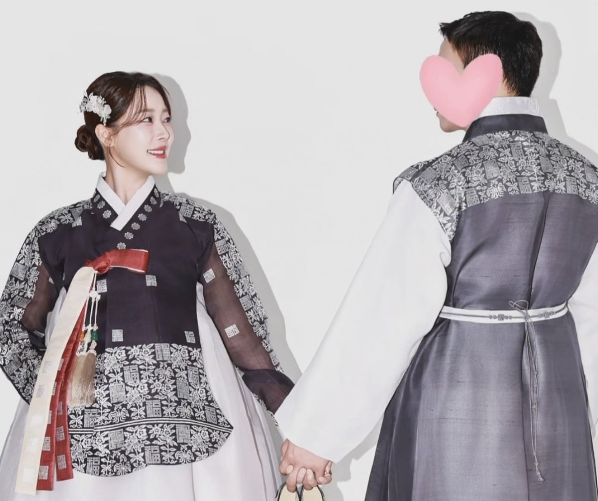 고우리가 남편과 함께 촬영한 만삭 화보를 공개했다. / 사진=고우리 SNS