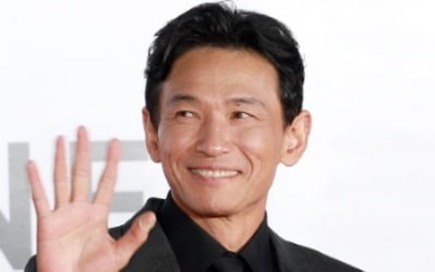 '사생활 논란' 황정민, 살 쏙빠져서 야윈 얼굴…3개월 만에 첫 공식석상[BIFF]