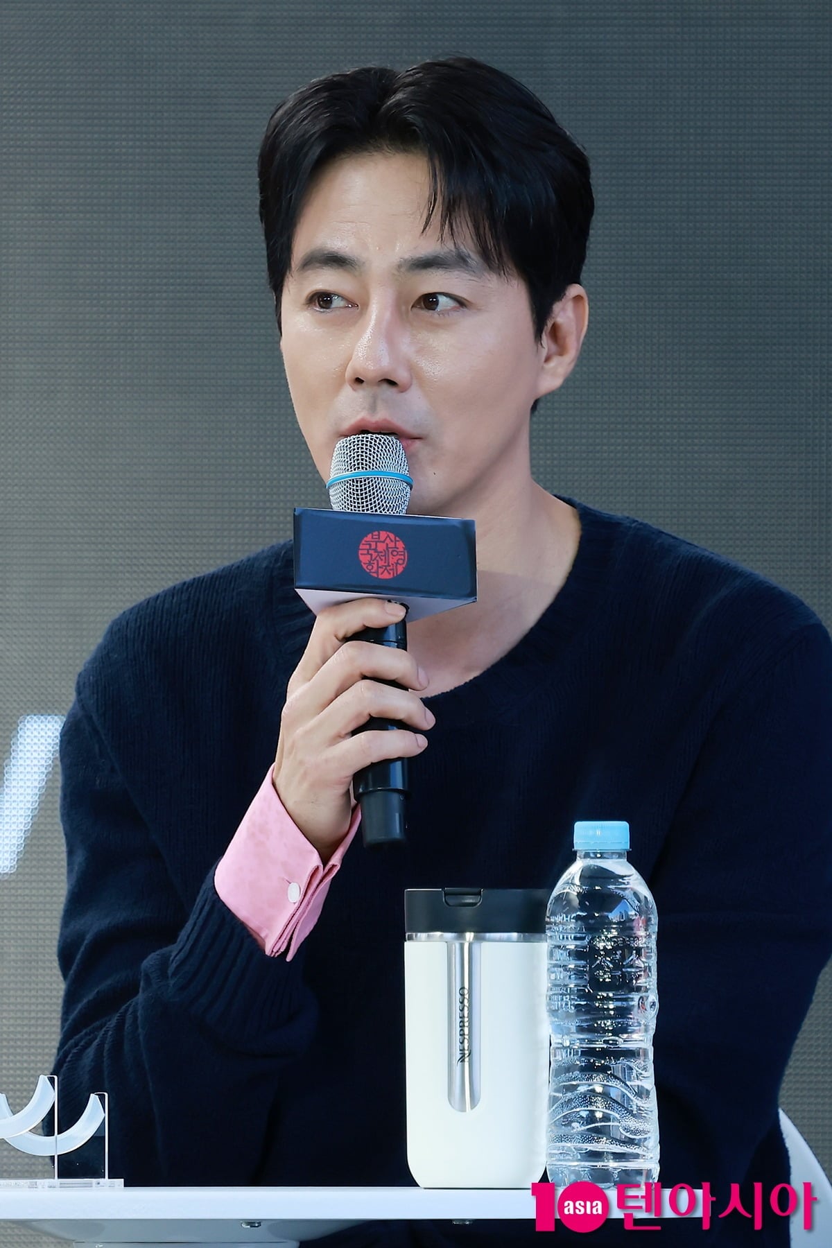 조인성이 '가능한 사랑' 오픈토크에서 말하고 있다. / 사진=텐아시아DB