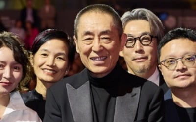 심은경 질문은 제지됐는데…BIFF 심사위원장, '암살자(들)' 논란에 "창작은 창작"