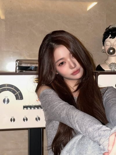 '22세' 장원영, 디올 리본 하고 미모 더 물올랐다…표정 하나하나가 예술