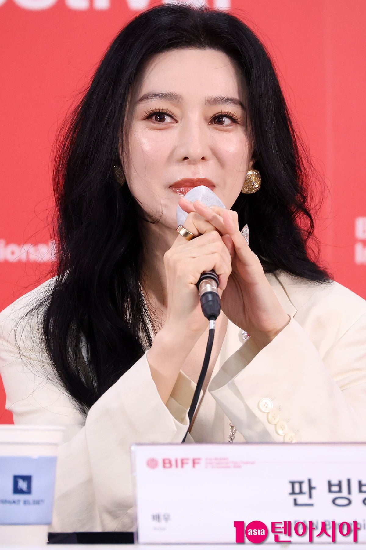 중국 배우 판빙빙이 부산국제영화제에 참석해 이야기를 하고 있다. / 사진=텐아시아 DB