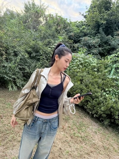 '31세' 김설현, 과감한 레이어드 패션으로 뽐낸 슬림 실루엣…포니테일에 얼굴 소멸 할 듯