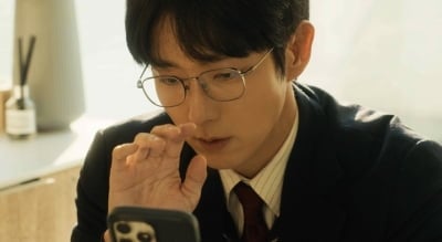 0%대 시청률로 출발했다…이준기, 3년 만에 안방극장 복귀해 천재 외과 의사 변신 ('키드냅')