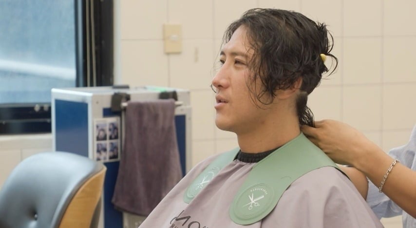 전 야구선수 황재균이 10개월간 길러온 장발을 정리한다./사진제공=MBC