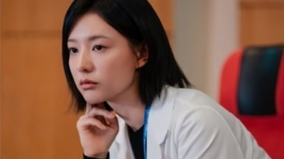 김지원, 첫 출근부터 제대로 사고 쳤다…병원장과 팽팽한 대립 눈길 ('닥터X')
