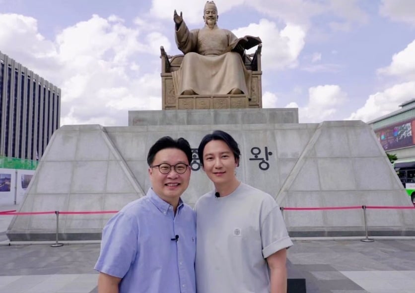 배우 김남길이 송혜교에 이어 서경덕 성신여대 교수와 손잡고 한글 알리기에 힘을 보탰다./사진=서경덕 교수 SNS